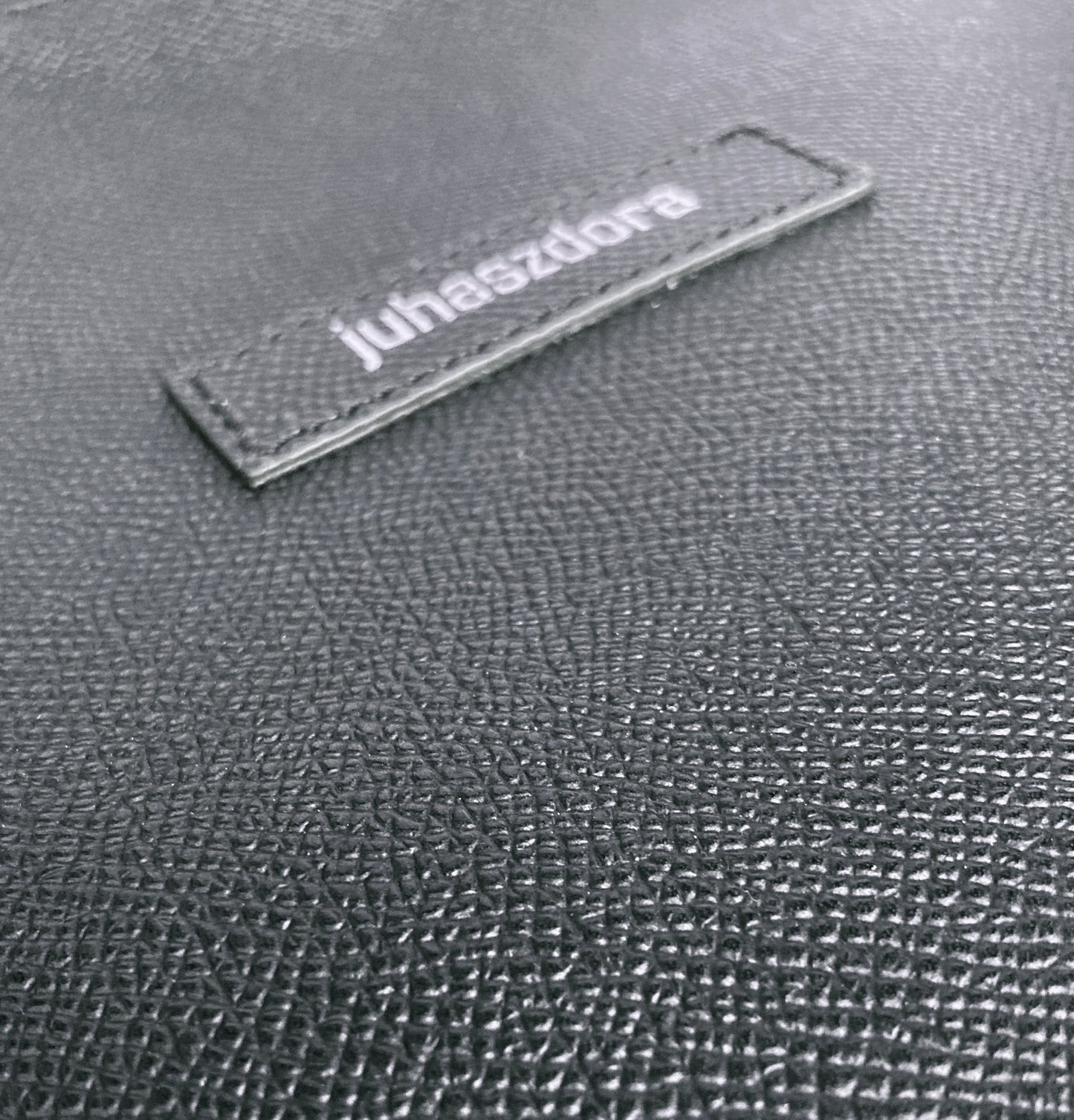 Réka hátitáska - nagyon sötétkék (majdnem fekete) crossprint