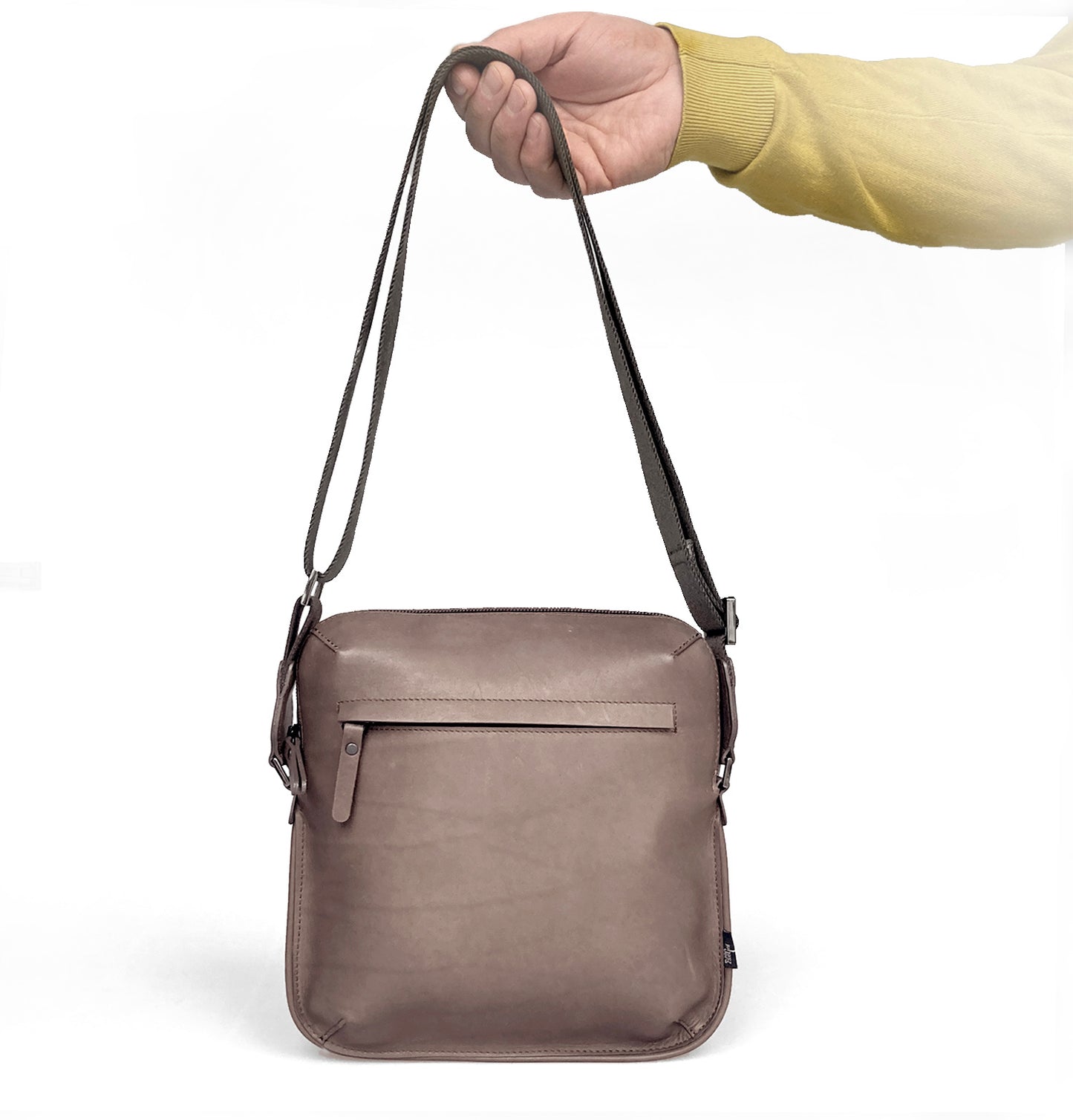 Leo "M" bag for men - dark brown (matte surface)