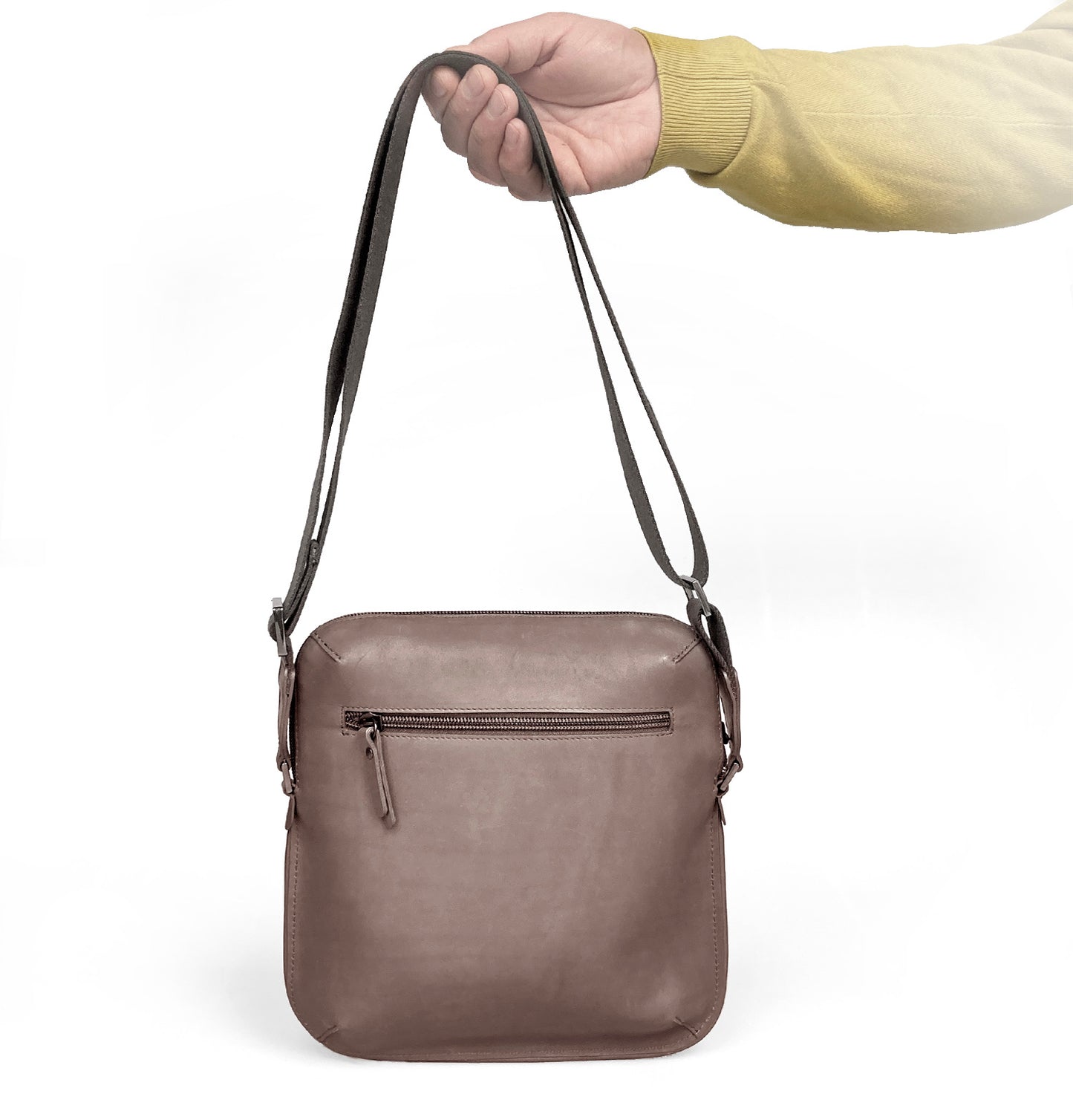 Leo "M" bag for men - dark brown (matte surface)
