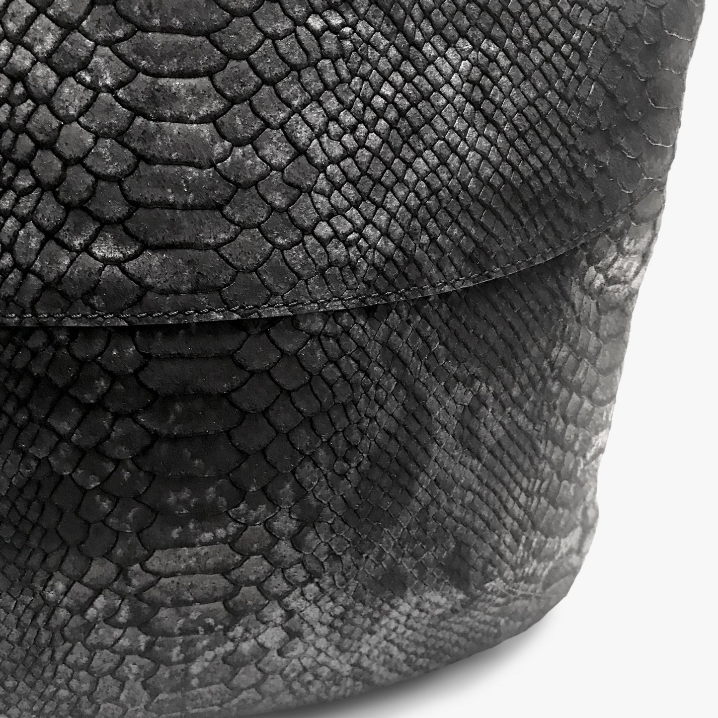 Dori shoulder bag - black snake pattern